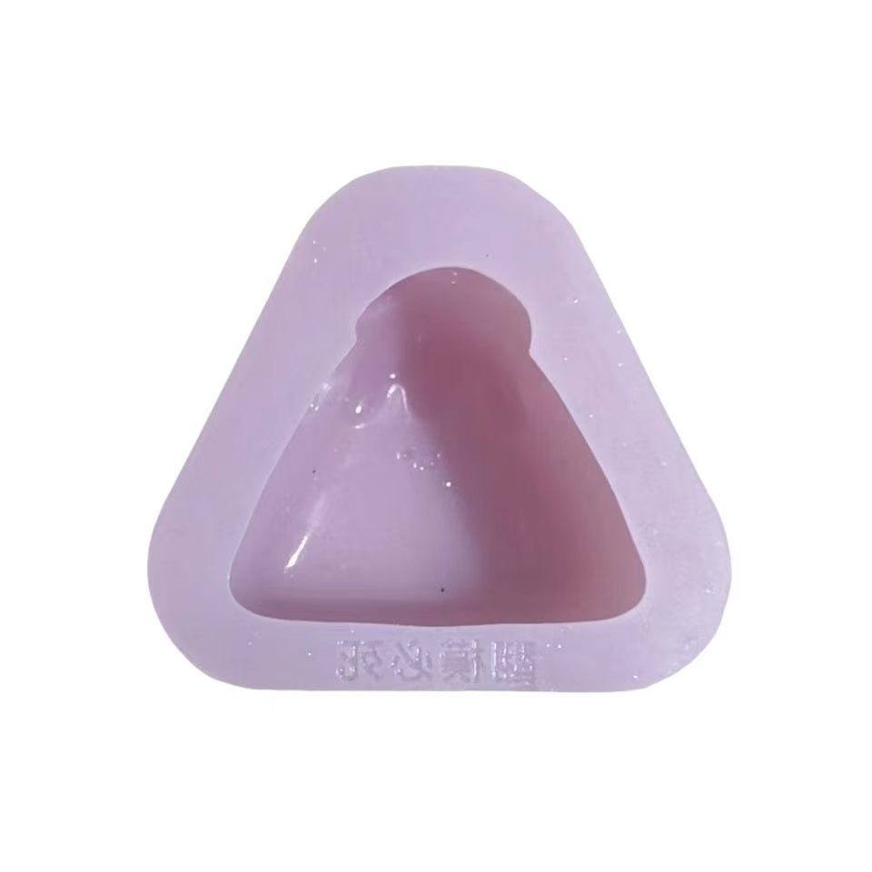 スクイ一ズ作成用型-山の形をしたケ一キ