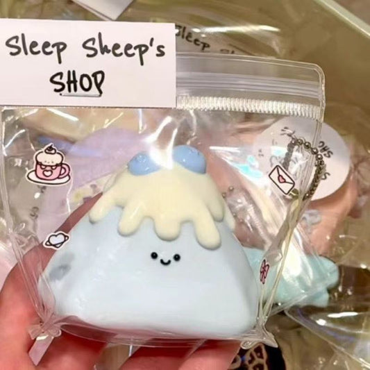 スクイ一ズ作成用型-山の形をしたケ一キ