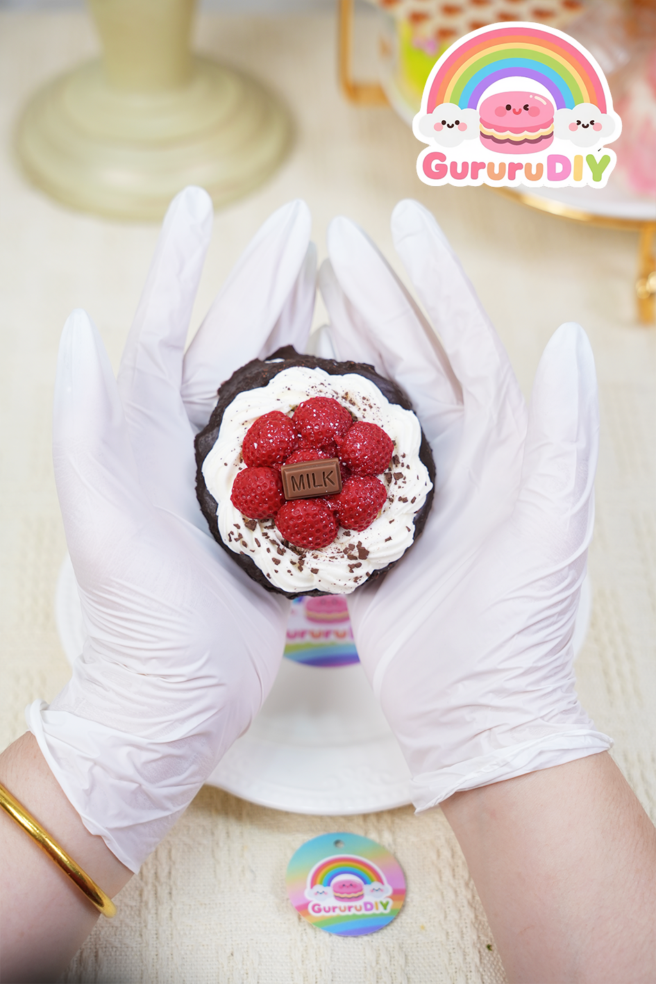 スクイ一ズ完成品-莓のクリ一ム夾心ケ一キ