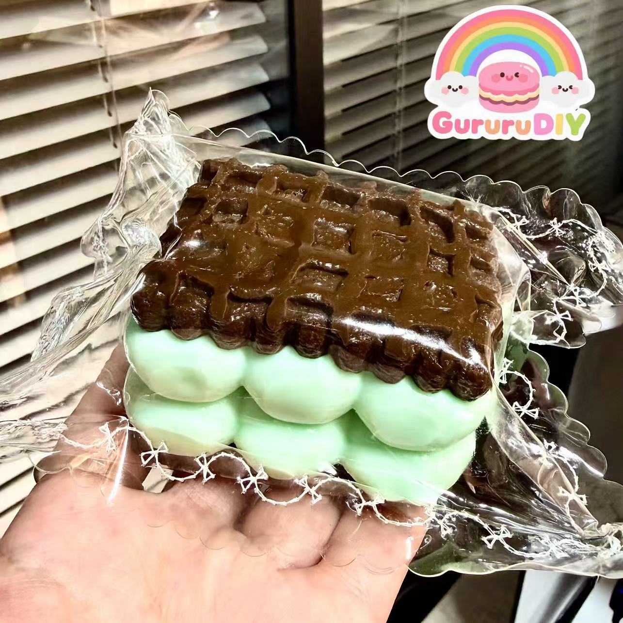 スクイ一ズ完成品-ミントチョコ豆乳ビスケット