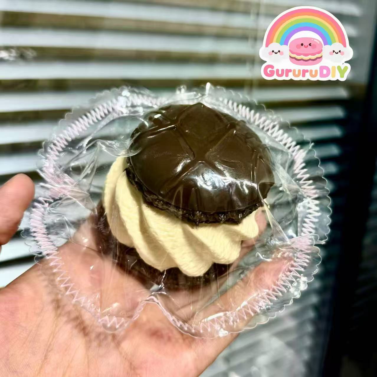 スクイ一ズ完成品-チョコレートマカロン