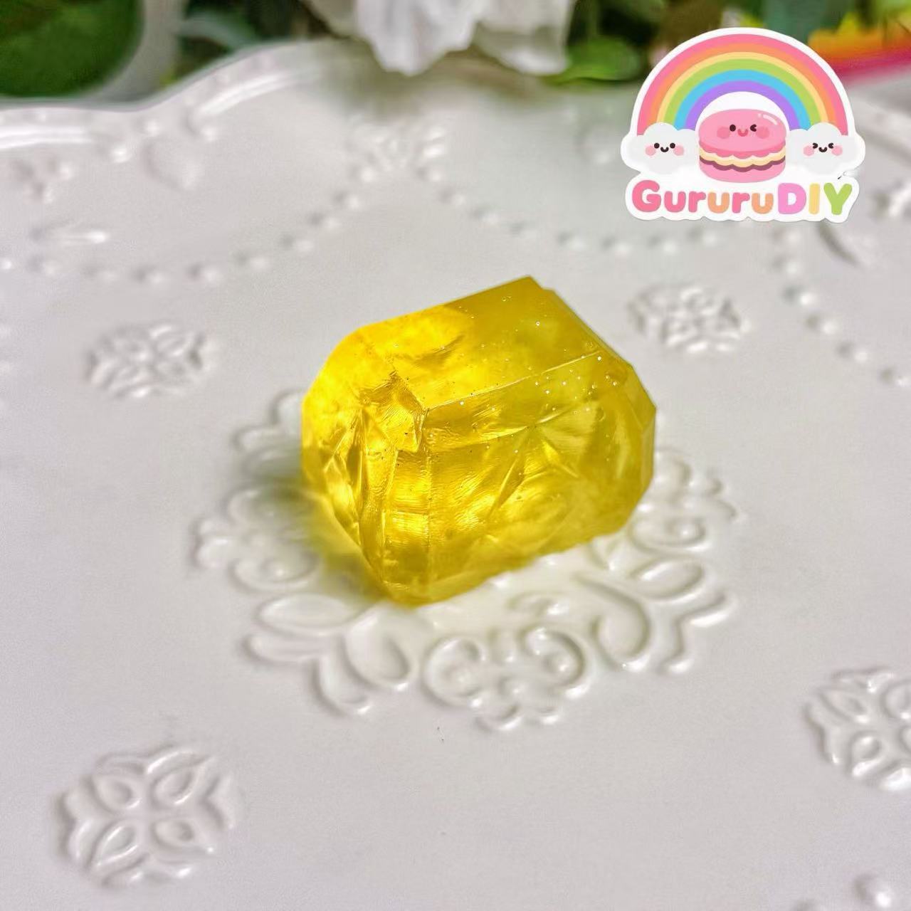スクイ一ズ完成品-黄色い四角い宝石