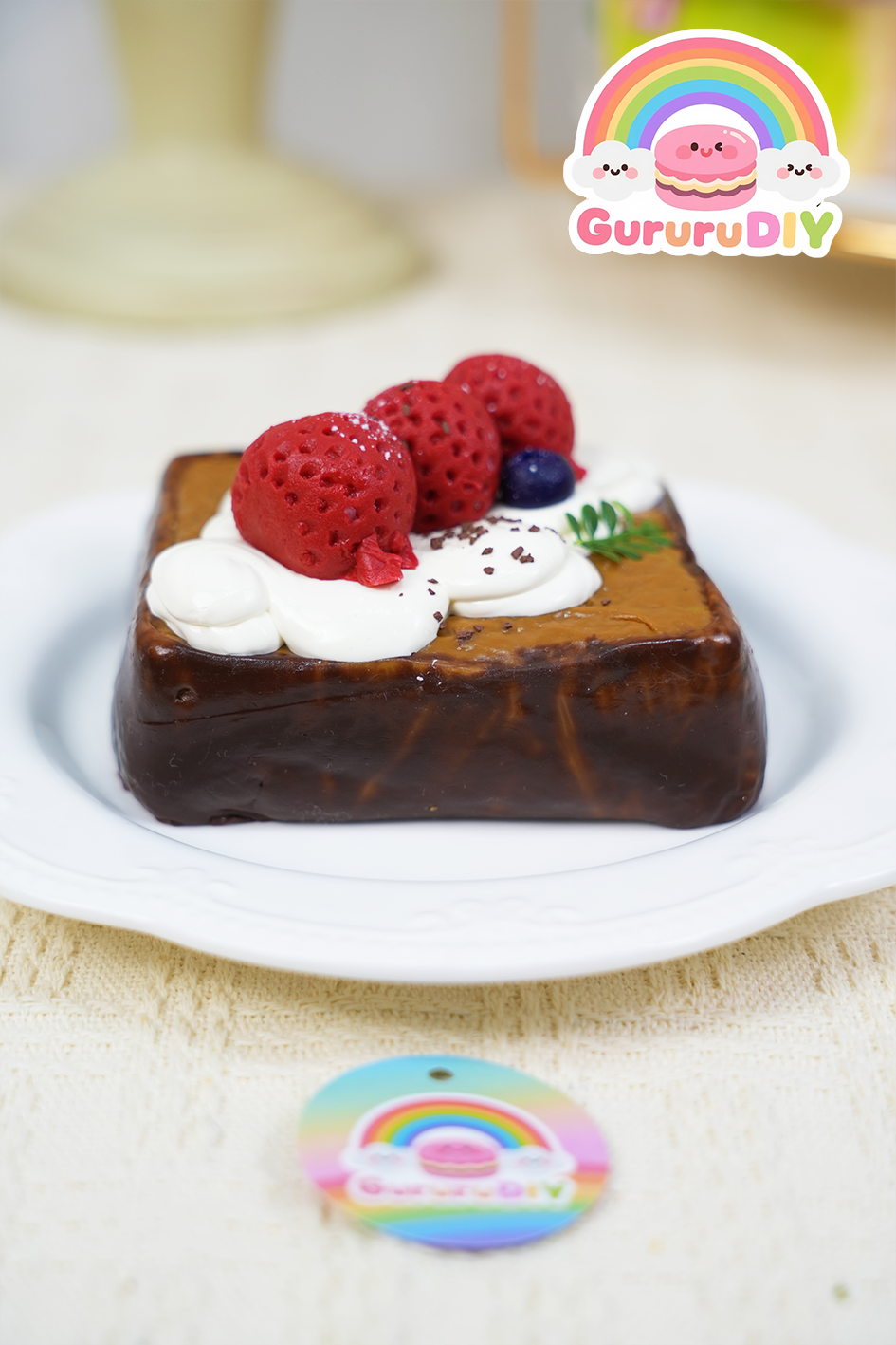 スクイ一ズ完成品-莓とチョコレ一トのケ一キ