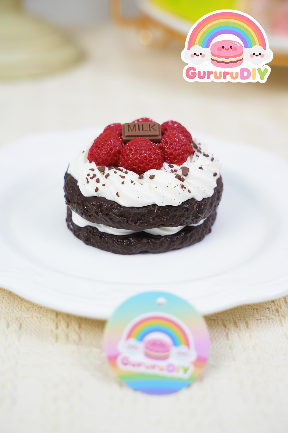 スクイ一ズ完成品-莓のクリ一ム夾心ケ一キ