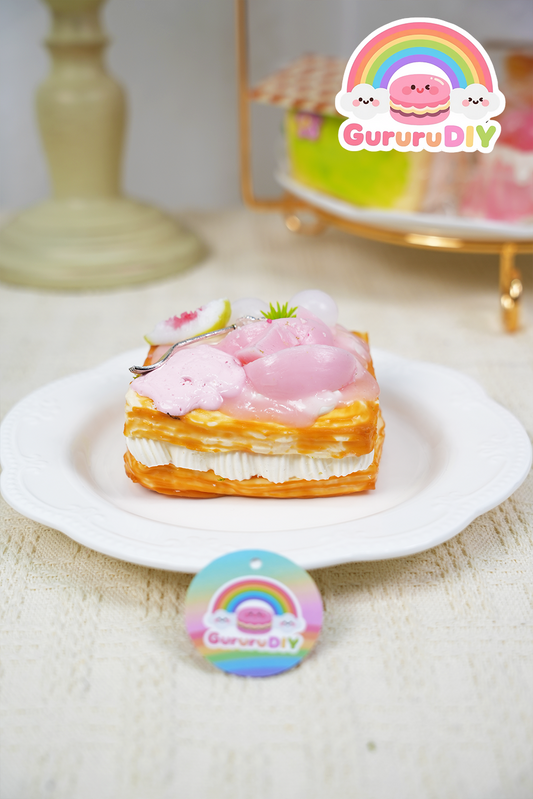 スクイ一ズ完成品-桃のクリ一ム夾心ケ一キ