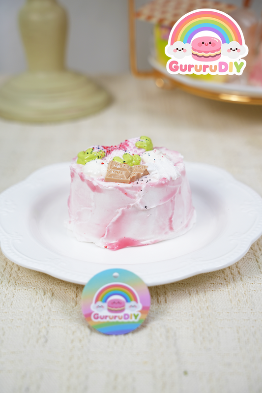 スクイ一ズ完成品-莓とミルクのケ一キ