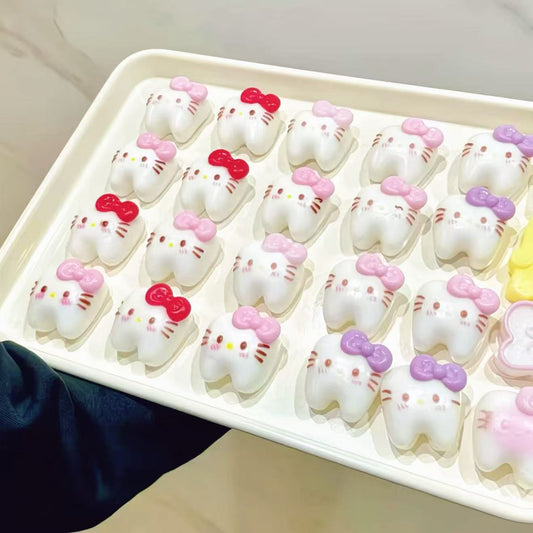 スクイ一ズ作成用型-キティちゃんが歯に変装