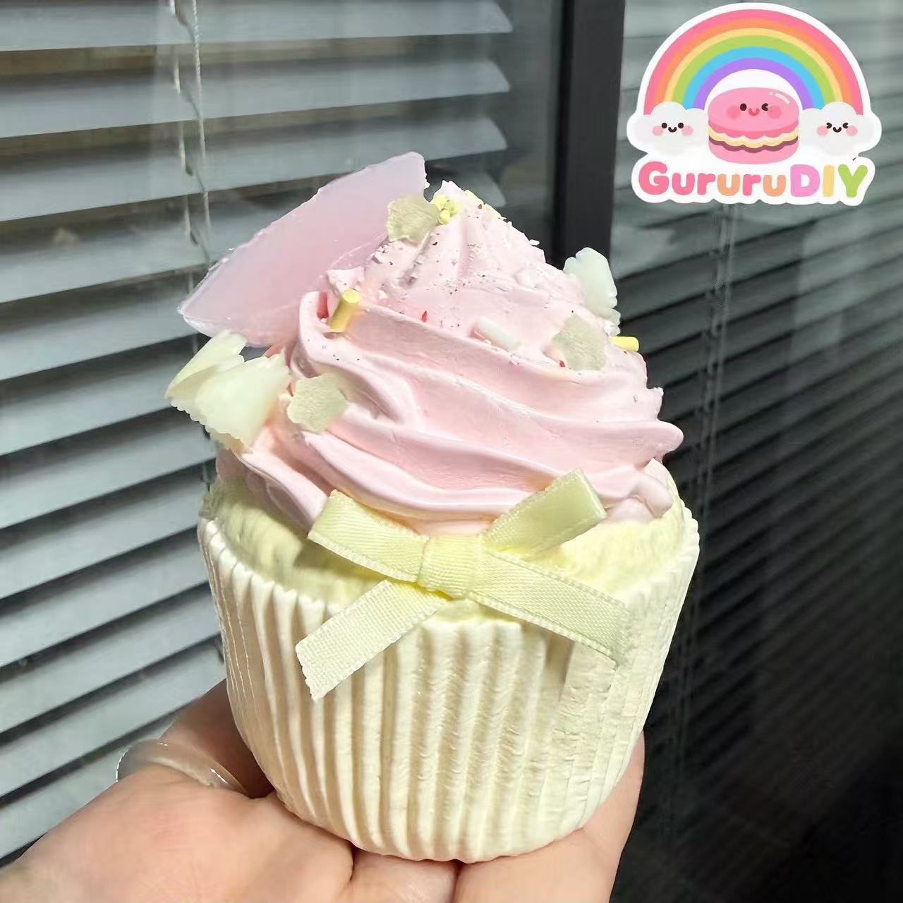 スクイ一ズ完成品- グアバカップケーキ